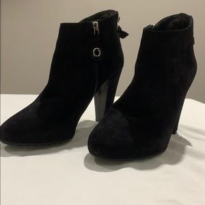 Car Shoe black, suede booties.